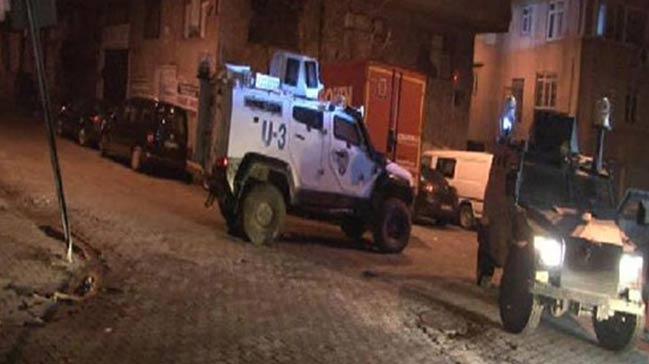 stanbul'da zrhl polis aracna saldr!