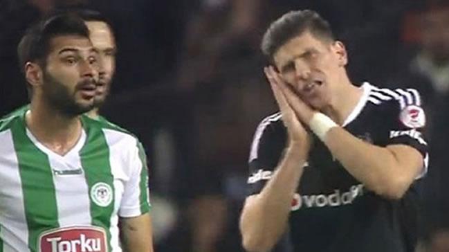 Mario Gomez'den hakeme ilgin tepki