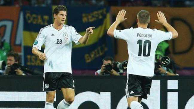 Mario Gomez ve Podolski Almanya kadrosunda