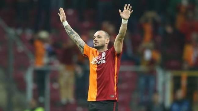 Sneijder derbide gol atarsa tarihe geecek