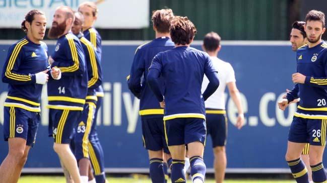 Fenerbahe'de 12 eksikle antrenman