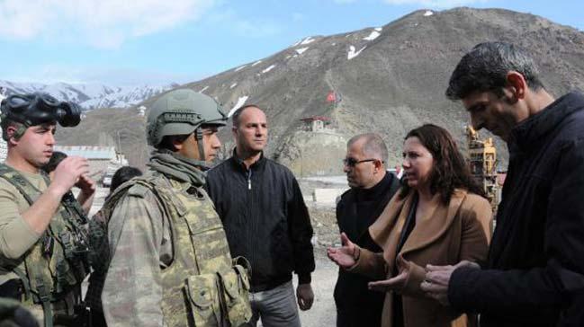 HDP'li grubun Yksekova'ya giriine izin verilmedi