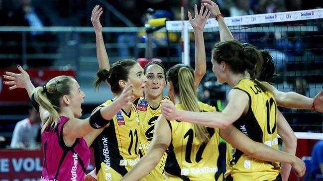 VakfBank Kadn Voleybol Takm Drtl Final'de