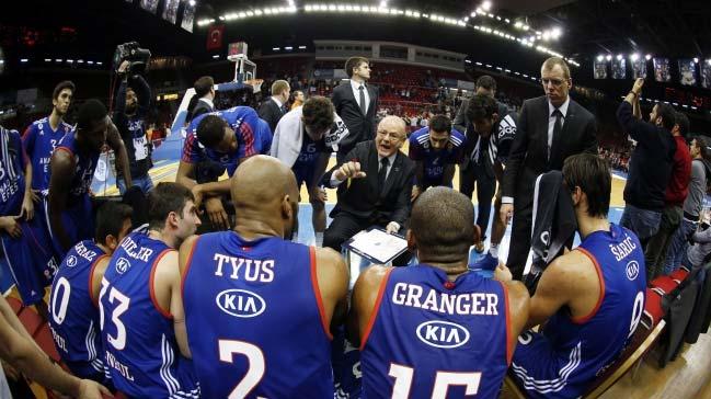 Anadolu Efes'ten taraftarlarna jest