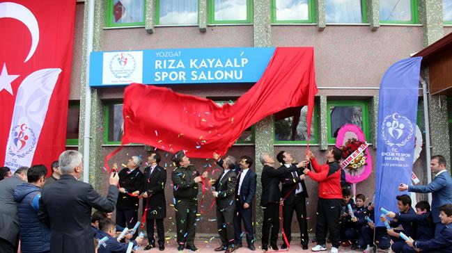 Rza Kayaalp'in ad spor salonuna verildi