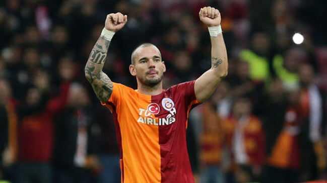 Wesley Sneijder Galatasaray'da kalacak