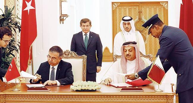 Katar'da ortak askeri s iin imzalar atld