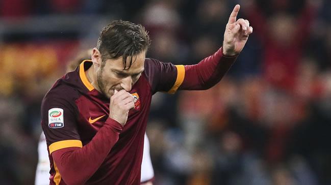 Francesco Totti 1 yl daha Roma'da