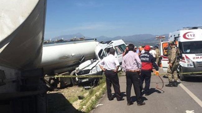 Burdur'da yolcu midibs ile tanker arpt: 10 yaral