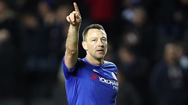 John Terry 1 daha Chelsea'de