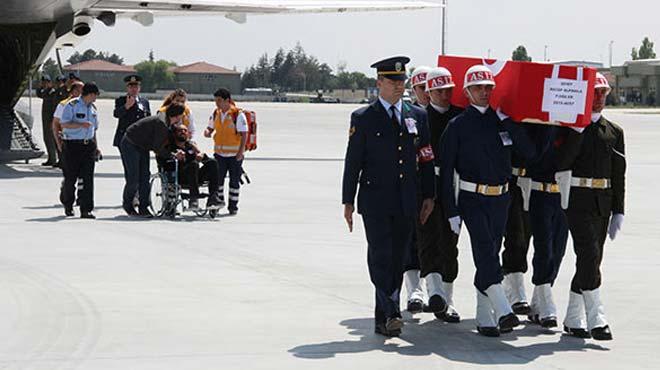 ehit asker annesinin yanna defnedildi