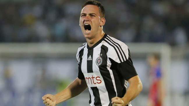 Benfica, Fenerbahe'nin istedii Andrija Zivkovic'i bitirdi