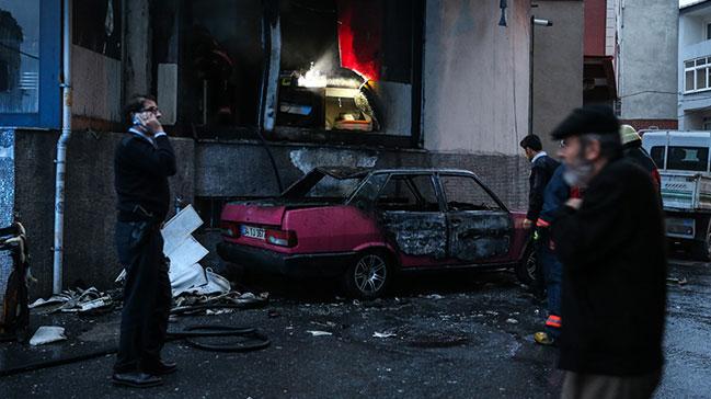 stanbul'da otomobil kundakland