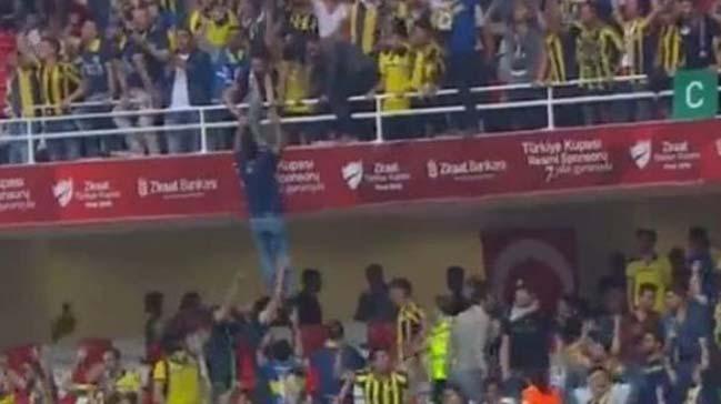 Fenerbaheli taraftarlarn korkutan hareketi