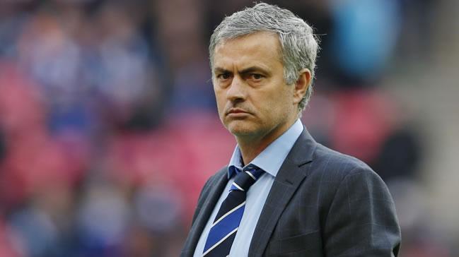 Manchester United Jose Mourinho'yu resmen aklad