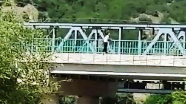 Gen kz kprden Sakarya Nehri'ne atlad