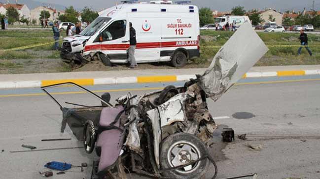 Erzincan'da korkun kaza: 3 l, 8 yaral