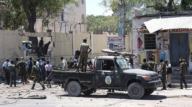 Somali'de askeri karargaha saldr