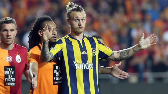 Manchester United Simon Kjaer'in peinde