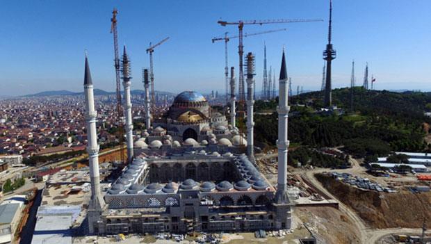 amlca Camii'nde ilk teravih tarihi belli oldu