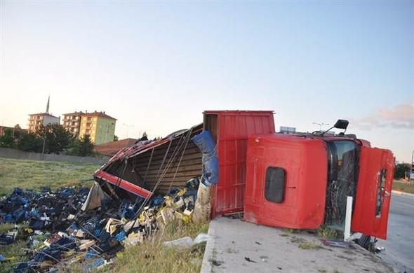 Cenaze yolunda trafik kazas: 6 l, 1 yaral