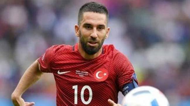 Arda Turan'a tribnlerden byk destek!