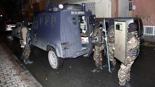 stanbul'da DAE operasyonu: Canl bomba yeleiyle yakalandlar