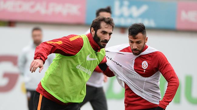 Hamit Altntop Galatasaray'da kald