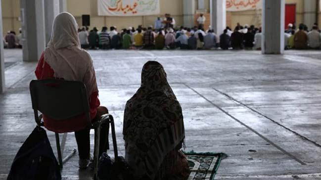 Camisiz Atina'da bayram namaz klnacak