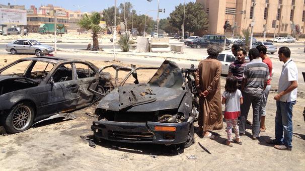 Libya'da hastaneye bomba ykl arala saldr