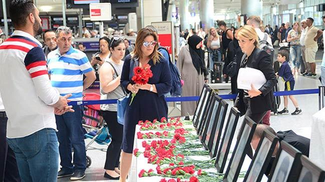 Sibel Can Atatrk Havaliman'nda gzyalarn tutamad