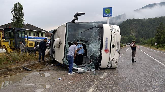 Yolcu otobs devrildi! 25 yaral