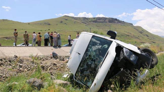 Erzurum'da minibs devrildi: ok sayda yaral var