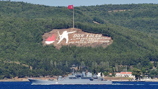 Rus askeri gemisi anakkale Boaz'ndan geti