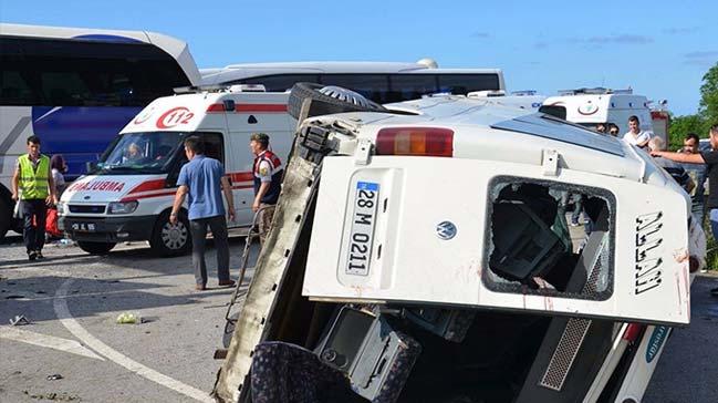 Giresun'da yolcu otobs ile midibs arpt: 24 yaral