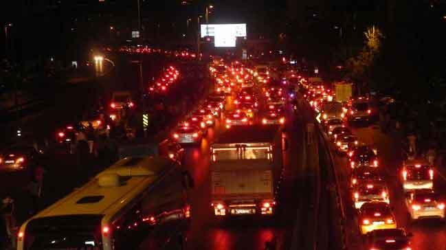 stanbul'da binlerce kii Atatrk Havalimanna yrd