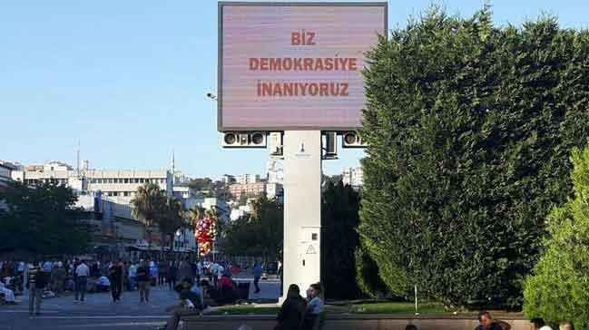 zmir'den 'Biz demokrasiye inanyoruz' mesaj