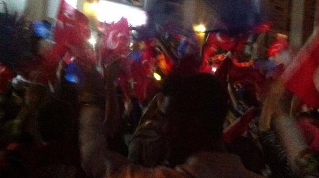 Mardin'de bulunan Suriyeliler'den FET'nn darbe giriimine protesto