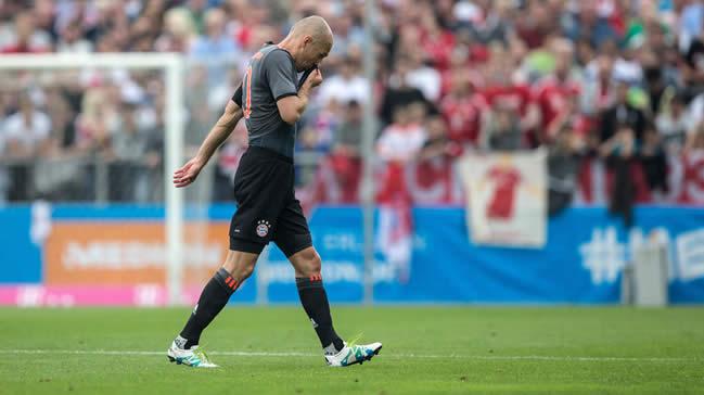 Arjen Robben 6 hafta sahalardan uzak kalacak