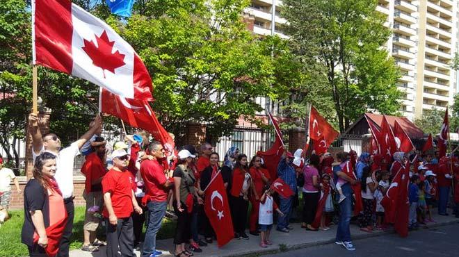 Kanadal Trklerden FET protestosu