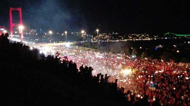 Binlerce vatandatan Boazii Kprs'nde darbe protestosu! 