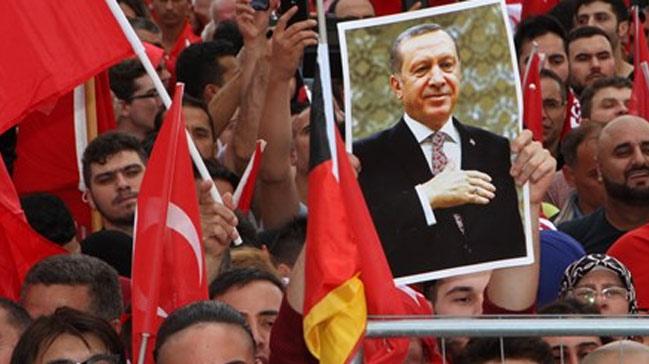 Kln'deki mitingde Cumhurbakan Erdoan'n mesaj okundu
