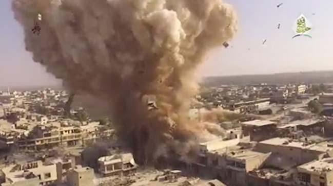 Suriyeli muhalifler Esed'in karargahn havaya uurdu
