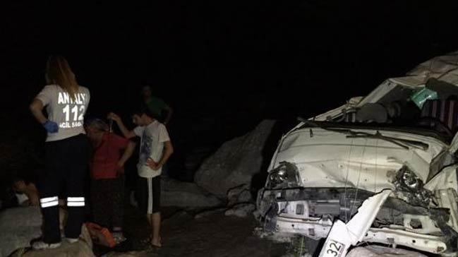 Antalya'da trafik kazas: 2 l, 9 yaral