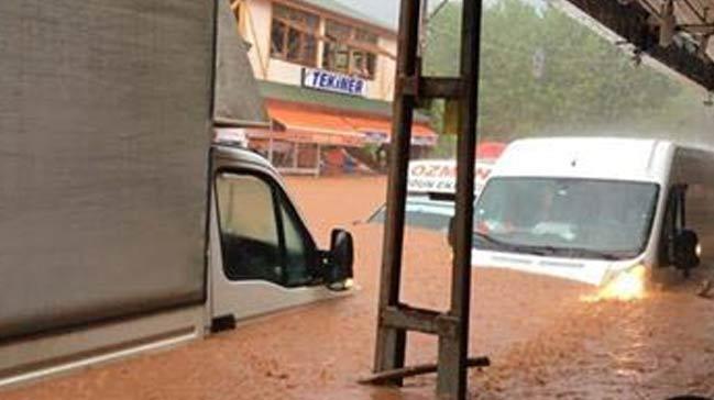 stanbul'a giden 45 yolcu otobste mahsur kald