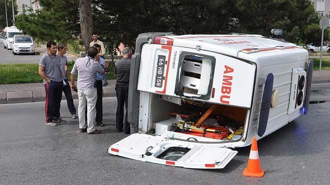 Kayseri'de ambulans ile otomobil arpt: 5 yaral