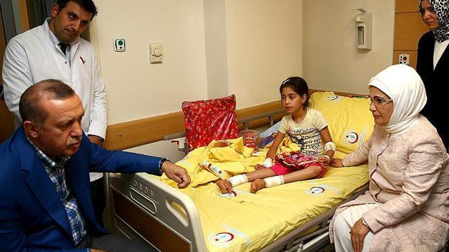 Erdoan, terr saldrsnda yaralananlar hastanede ziyaret etti