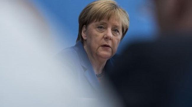 Merkel:  Kendi ordumuz meclisimizi bombalasa