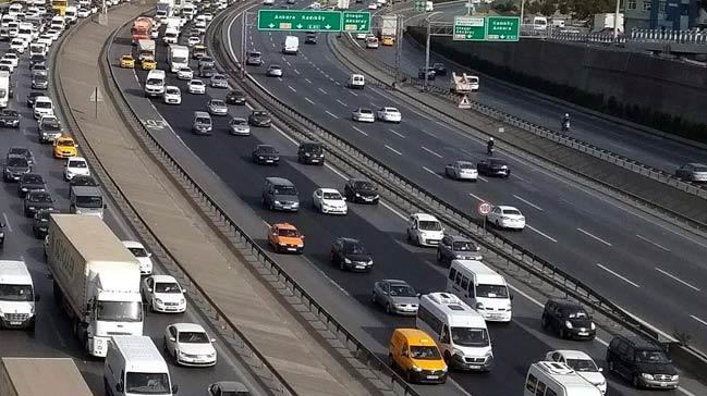 stanbullular dikkat! Bayram trafii imdiden balad