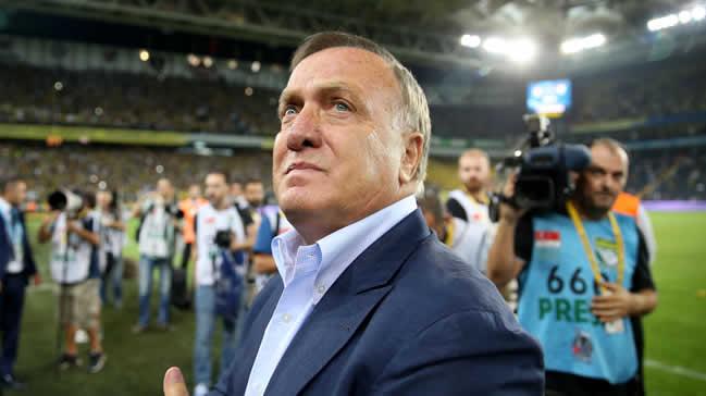 Advocaat'tan futbolcularna ar eletiri